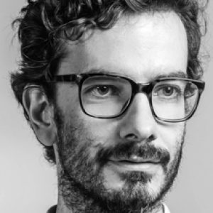 Muotoilija Andrea Steidl LaCividinan Suiseki malliston takana
