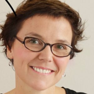 Constance Guisset, pariisilainen suunnittelija ja lavastaja, LaCividinan Waves-moduulisohvan tekijä
