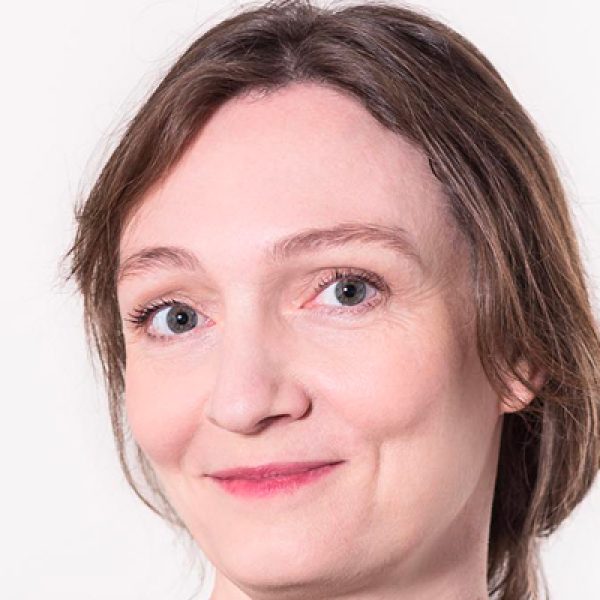 Inga Sempén tekijäpiirin Mutina-pinnat toimiston aulassa