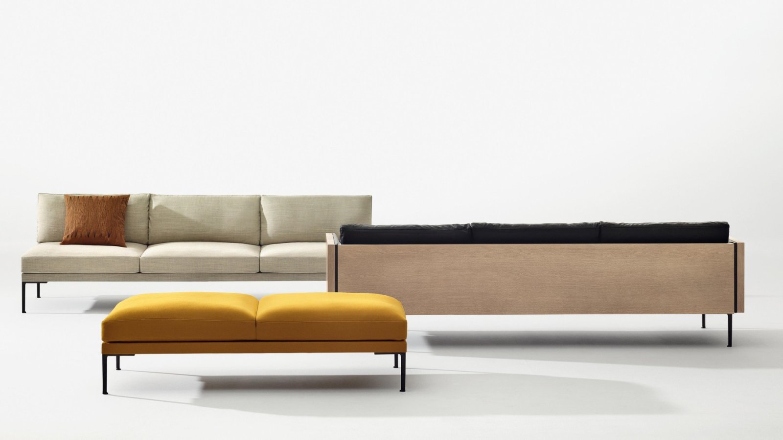 Arperin modulaarinen Steeve-sohva loungetilassa