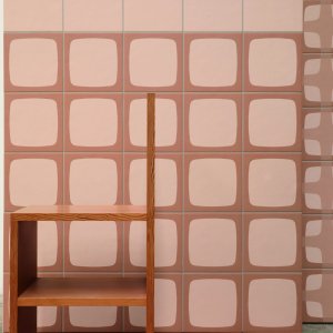 Betty Frame laatta Mutina graafisella elementillae