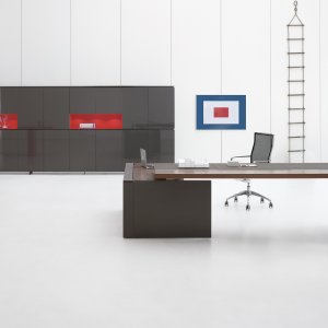 LED-valaistut nissit Ar.tu kokoelman hyllyssä