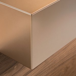 Etuosa vaalennettua tammea ja yläosa brown metallic, Vastaanottotiski Toki,
