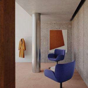 Lounge-tuoli Cari odotustilassa