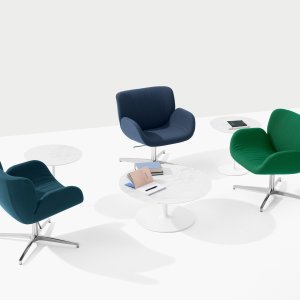 Muovijalat jalustassa