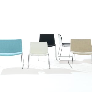 Design-tuoli Catifa 53 Arperilta lämpimän sävyisellä kuorella