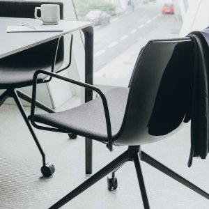 Jalaskehikko kromattua terästä tuolissa Catifa 53