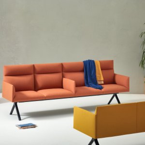 Kiik-konsoli mustatammena, korkeus 72 cm