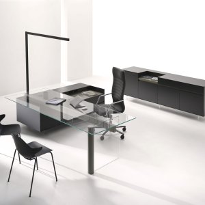 HPL-etulevy modernin Cloud-työpöydän takana