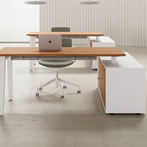 E-Place-työpiste DVO Officelta valkoisella A-jalustalla
