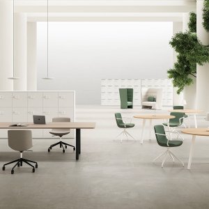 Puolisuunnikkaan muotoinen etulevy E-Place-työpöydän alla