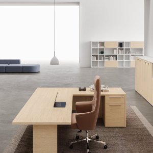 L-jalkainen Oxford-työpöytä DVO:lta