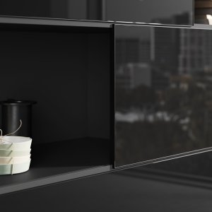 Elite boiserie-hyllyt integroidulla LED-nauhalla työpöydän takana