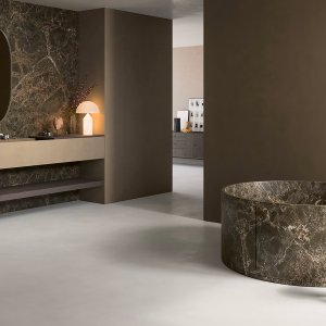Fantini Flora -hanaryhmä pinnassa Brushed Steel Look PVD edestä nähtynä