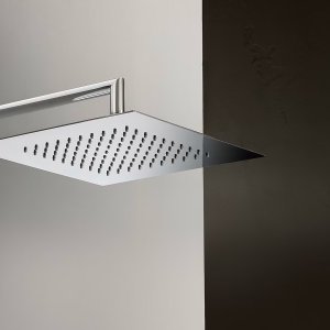 Kromattu Mint tasolle nostetun malja-altaan vieressä
