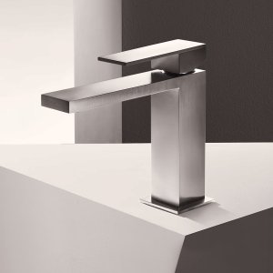 Pesuallashana Mint Matt Gun Metal PVD -pinnalla edestä kuvattuna