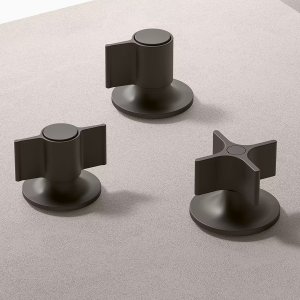 Kaksisiipiset Flora-kahvat kiillotetussa nikkelissä, Polished Nickel PVD