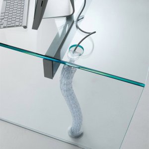 Air Desk nahkailmeisellä laminoidulla kristallikannella