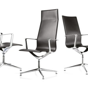 Kuna Chair valkoisella nahalla