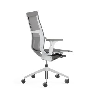 Rivi Una Chair -tuoleja konferenssipöydän varrella