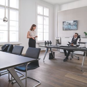 Ristiselän tuki Open Up selkänojassa