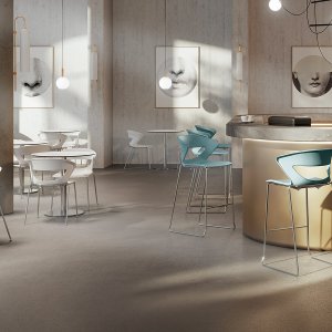 Neljällä jalalla kääntyvä Kicca ilman pyöriä neuvottelupöydän ääressä