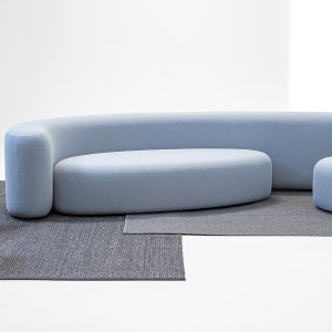 Lisse-sohva, LaCividina, kuvattuna suoraan edestä joustavassa kankaassa