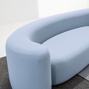 Keskikokoinen rahi Lisse-sarjasta kuvattuna ilman sohvaa