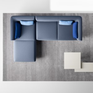 Matala Node+-pöytä Ø 60 cm luonnonvärisestä saarnesta lounge-tilassa