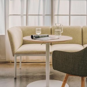 V-elementti yhdistää kaksi ADD-penkkiä