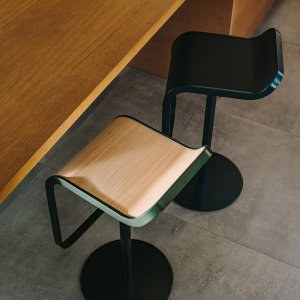 Pellavakangasviimeistely LEMin jalustassa