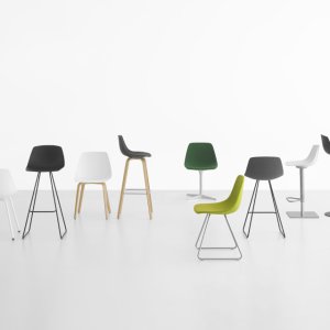 Design-jakkara Miunn Lapalmalta taivutetulla puuistuimella