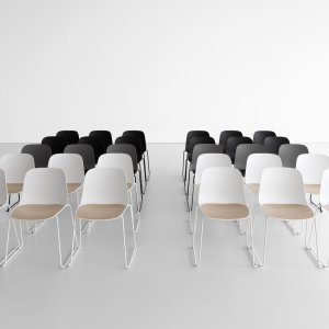 Polypropeeniset käsinojat Seela-tuolissa