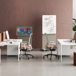 Yksityiskohta punaisesta PVC-tunnusprofiilista Fil Rouge -benchin rungossa