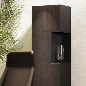 Matala Monolith-kaappi 240 cm käännettävillä push-to-open-ovilla