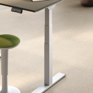 COMFORT-muistipaneeli UP Plus -pöydässä