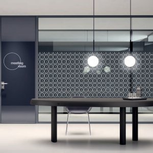T-liitos Simple Bold- ja yksilasisen Simple-seinän välillä