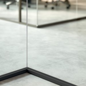 Monoliittisen lasiseinän M1 kulmaliitos Quadrifogliolta