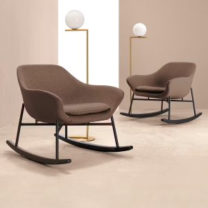 Lounge-nojatuoli Manta neljällä kromatulla teräsputkijalalla