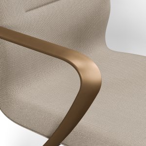 Selkänojan jousto Synuassa käyttäjän nojatessa taakse