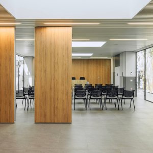 Anaunian PMI-paneelit pysäköitynä säilytyssyvennykseen