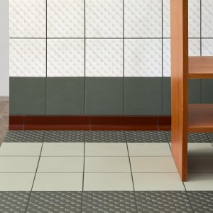 Dintornin ladonta kahden millimetrin saumalla