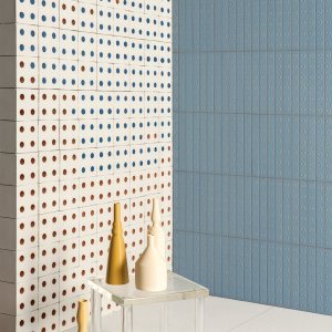 Bloc Blue blokeista koottu senkki puukannella