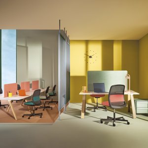 Valkoiset polyeteenijalkanastat Pedralin Arki-Table-pöydässä