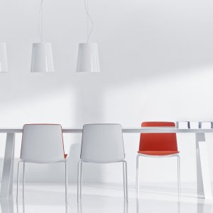 Pukki 80×40 mm teräsputkea Pedralin Arki-Table-pöydässä