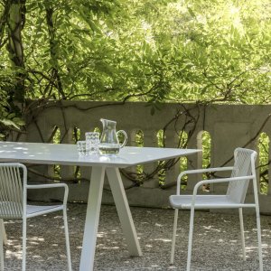 Pyöreä Arki-Table ARK/2 teräsristikolla