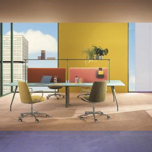 Kuusimetrinen Rizz Workstation kahdeksalle keskimmäisellä teräspilarilla