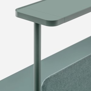 Rizz Workstation neljälle äänenvaimennuspaneeleilla ja K_LUCE-valosillalla