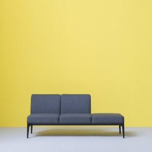 Kiillotettu alumiinirunko LU Social-istuimen alla