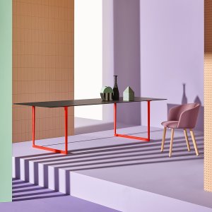 Toa 190 × 75 cm neljälle pienessä neuvotteluhuoneessa